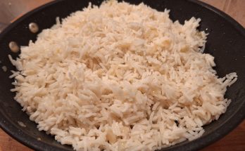 sült hagymás rizs köret